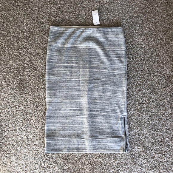 Ann Taylor NWT Gray Pencil Skirt - Picture 2 of 7